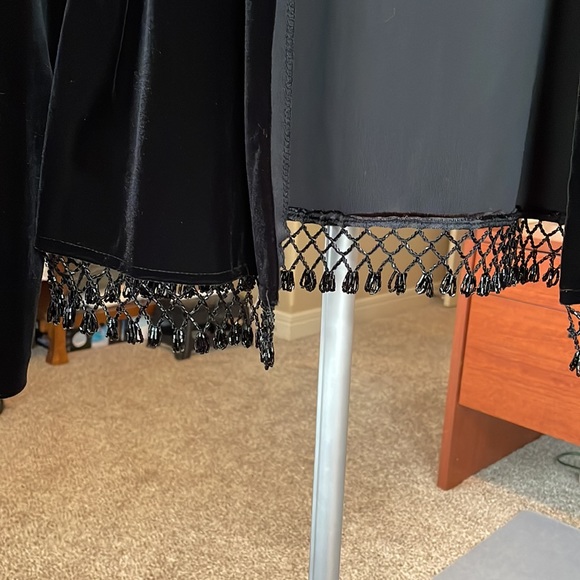 Two piece-Beautiful velvet jacket with matching velvet cami - Picture 2 of 10